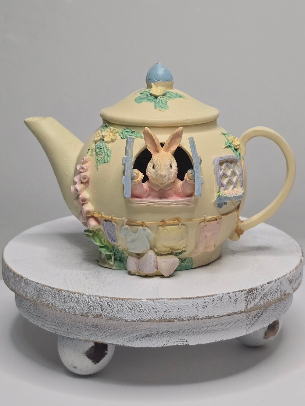 Bunny Rabbit Family Teapot Diorama Small Resin Hinged Easter Decoration -Read